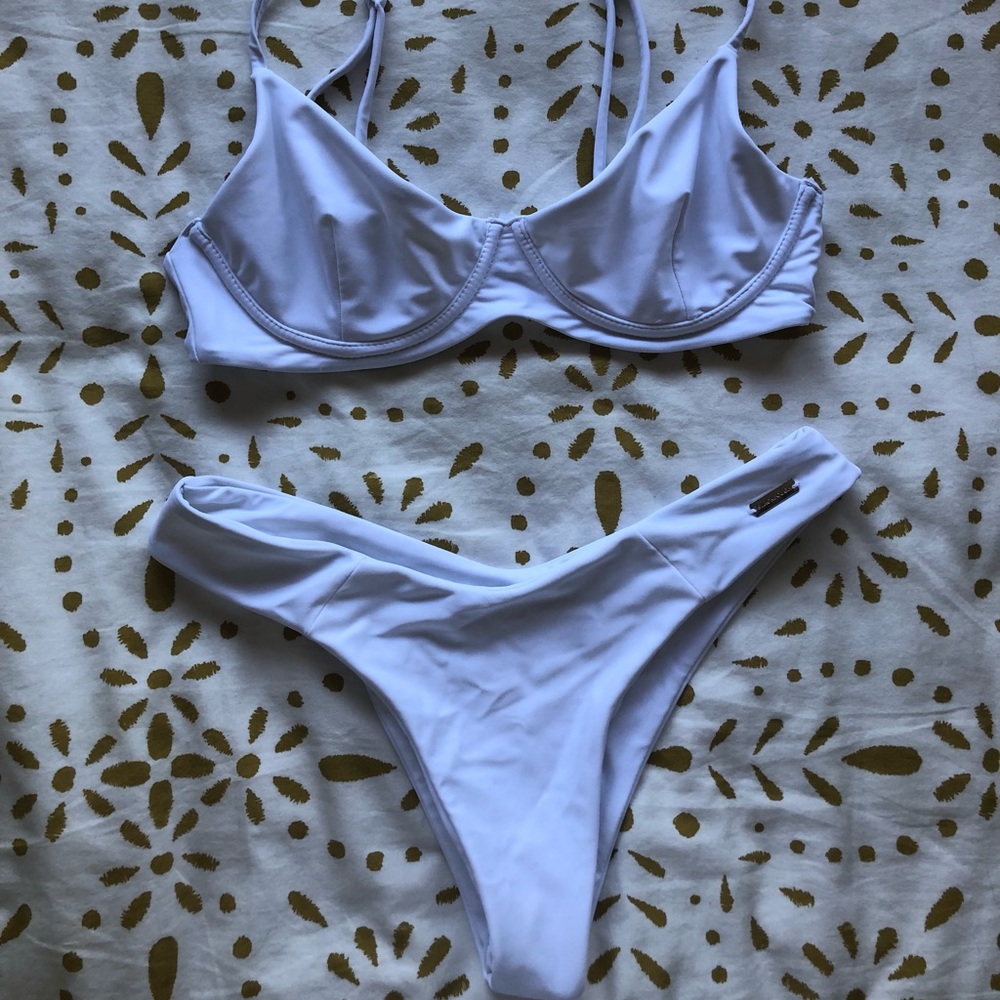 Blackbough White Bikini Set